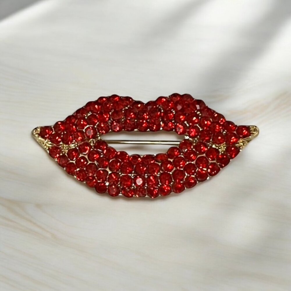 Glamorous Red Lips Brooch Pin - Sparkling Rhinestone Design for Stylish Vibes